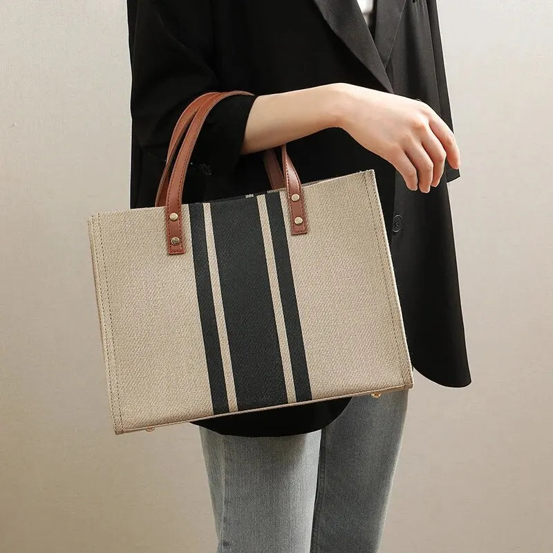 Nayah | Tote Bag - By Qivii