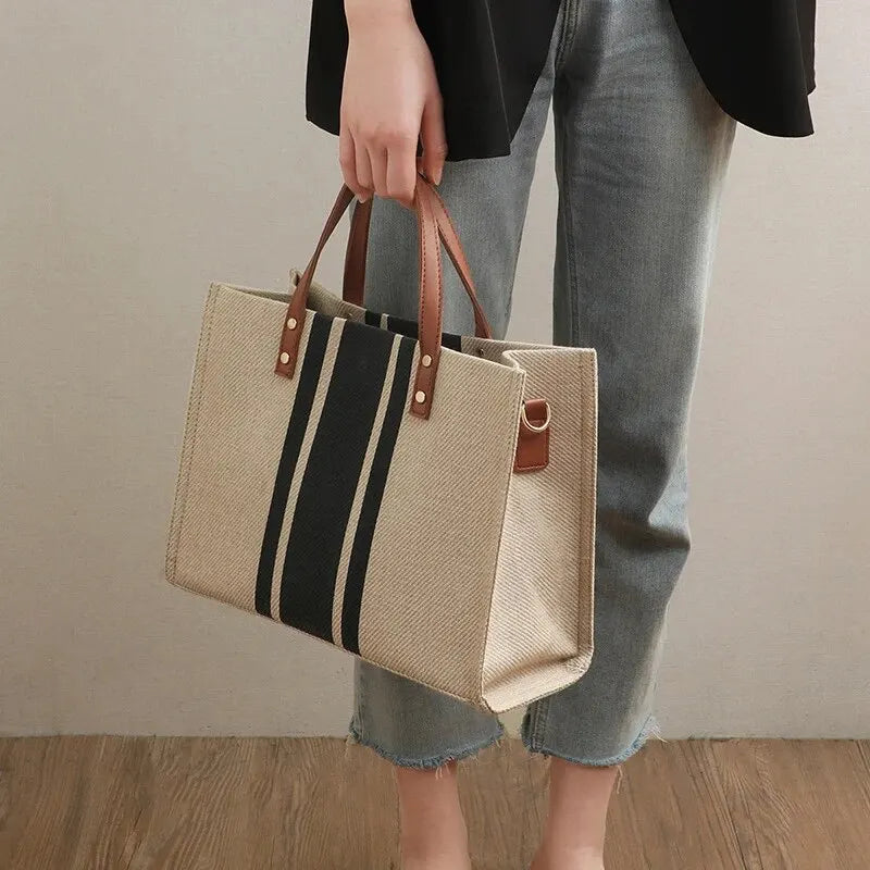 Nayah | Tote Bag - By Qivii