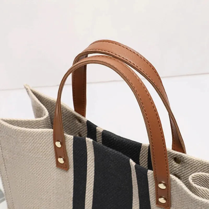 Nayah | Tote Bag - By Qivii