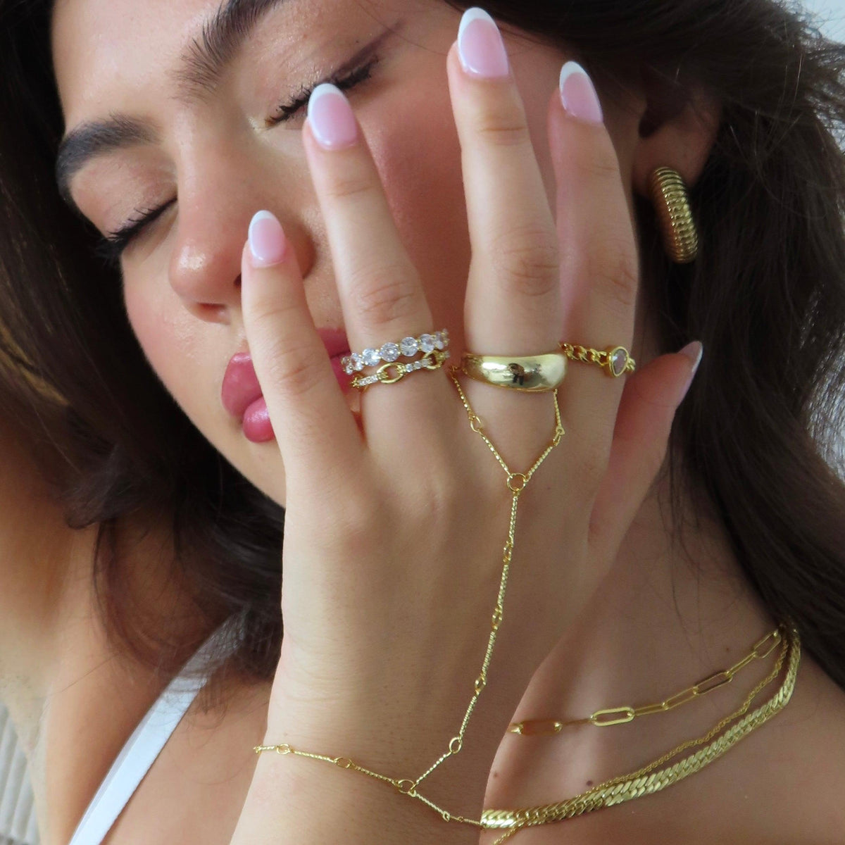 Bar Hand Chain | By Qivii