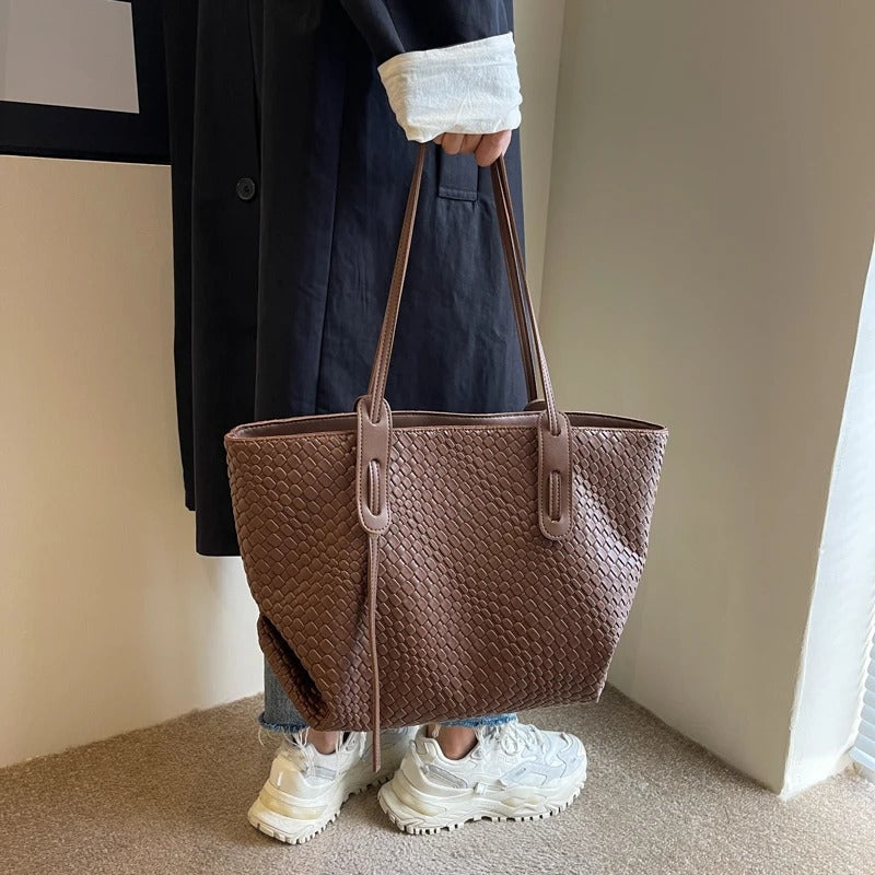 Lora | Tote Bag - By Qivii
