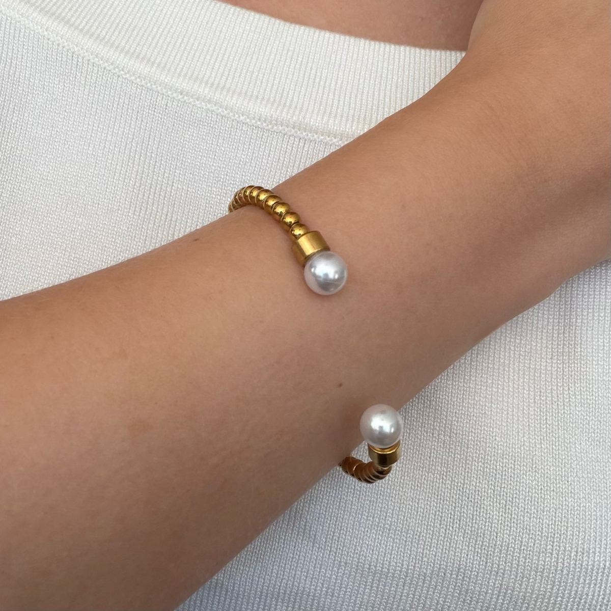 Pearly Beaded Bangle | By Qivii