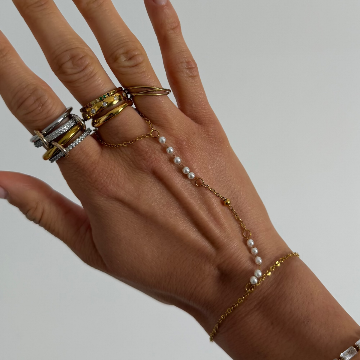 Pearly Yours Hand Chain | By Qivii