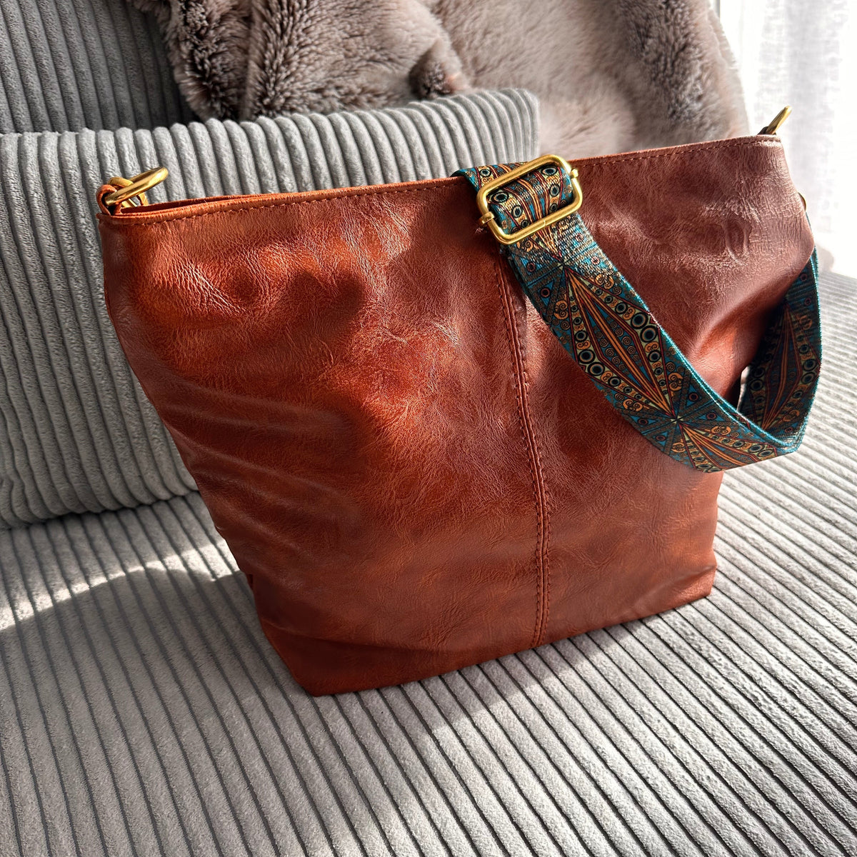Boyah | Crossbody Bag - By Qivii