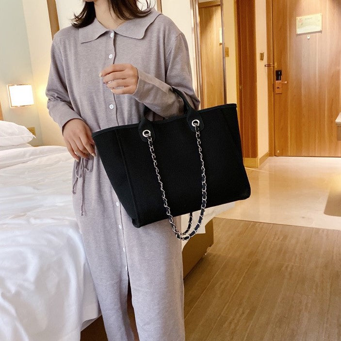 Fulla | Tote Bag - By Qivii