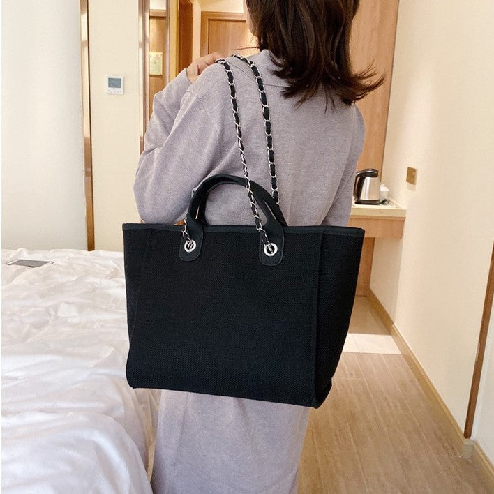 Fulla | Tote Bag - By Qivii
