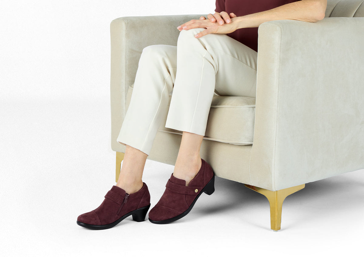 Eva – Warme Tiefe in leuchtendem Merlot - By Qivii