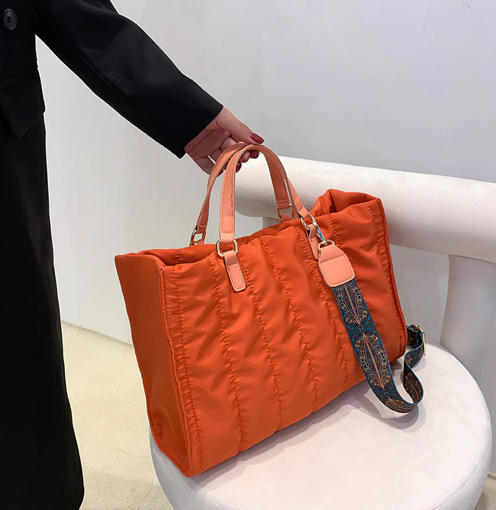 Lelah | Tote Bag - By Qivii