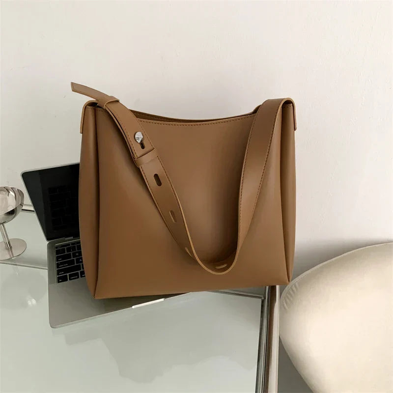 Maud | Hobo Bag - By Qivii