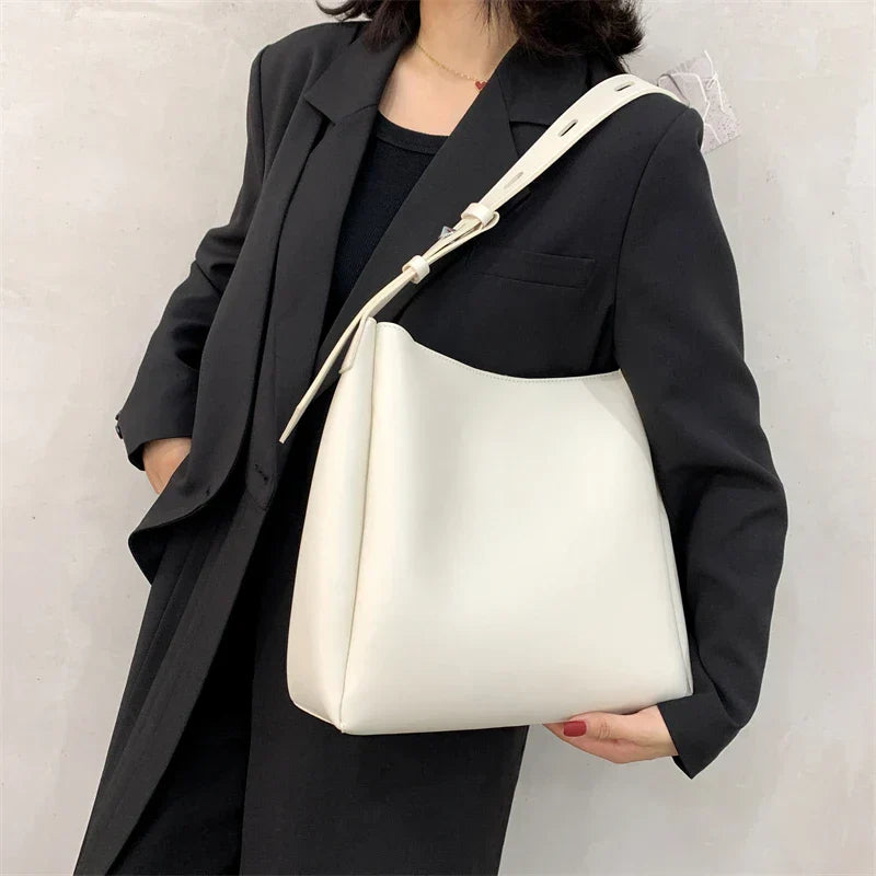 Maud | Hobo Bag - By Qivii