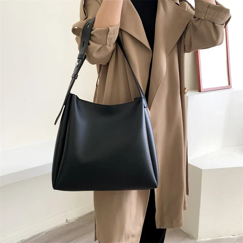 Maud | Hobo Bag - By Qivii