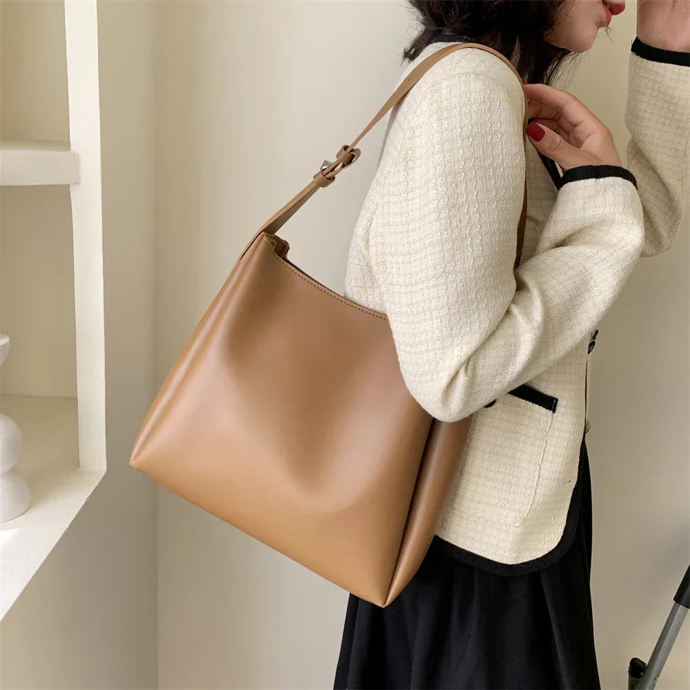 Maud | Hobo Bag - By Qivii