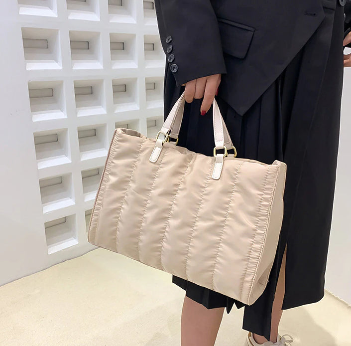 Lelah | Tote Bag - By Qivii