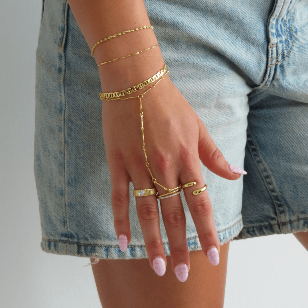 Bar Hand Chain | By Qivii