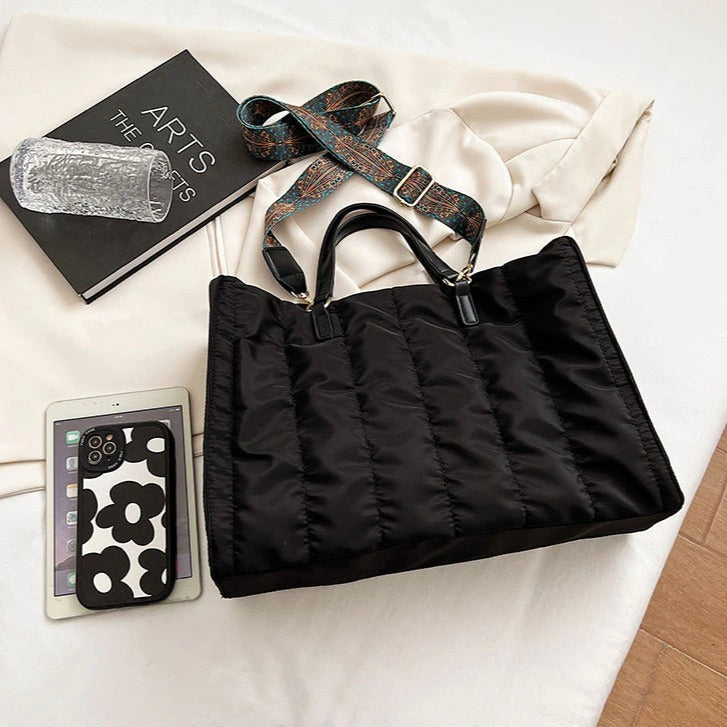 Lelah | Tote Bag - By Qivii