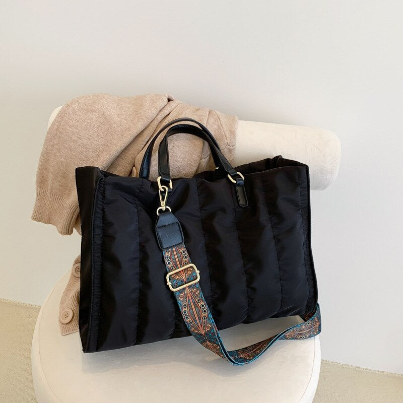 Lelah | Tote Bag - By Qivii