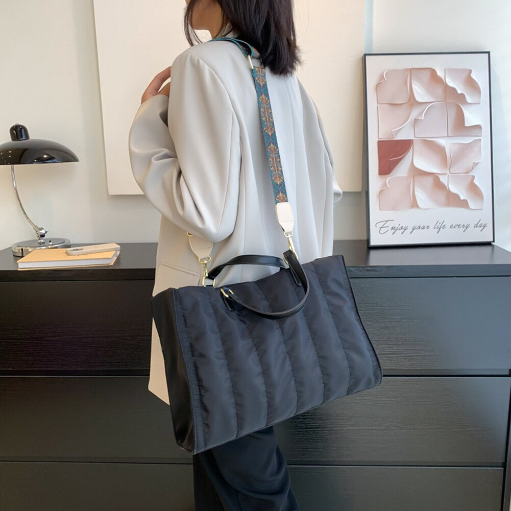 Lelah | Tote Bag - By Qivii
