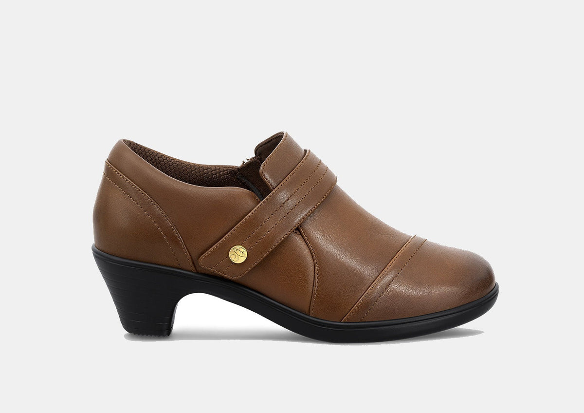 Eva – Warme Tiefe in leuchtendem Merlot - By Qivii
