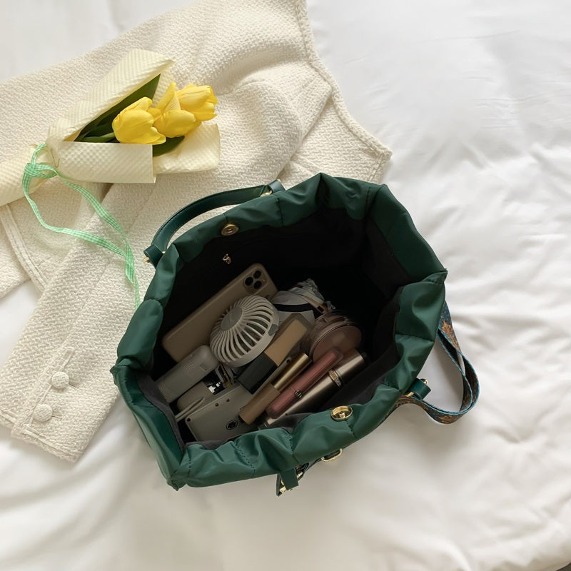 Lelah | Tote Bag - By Qivii
