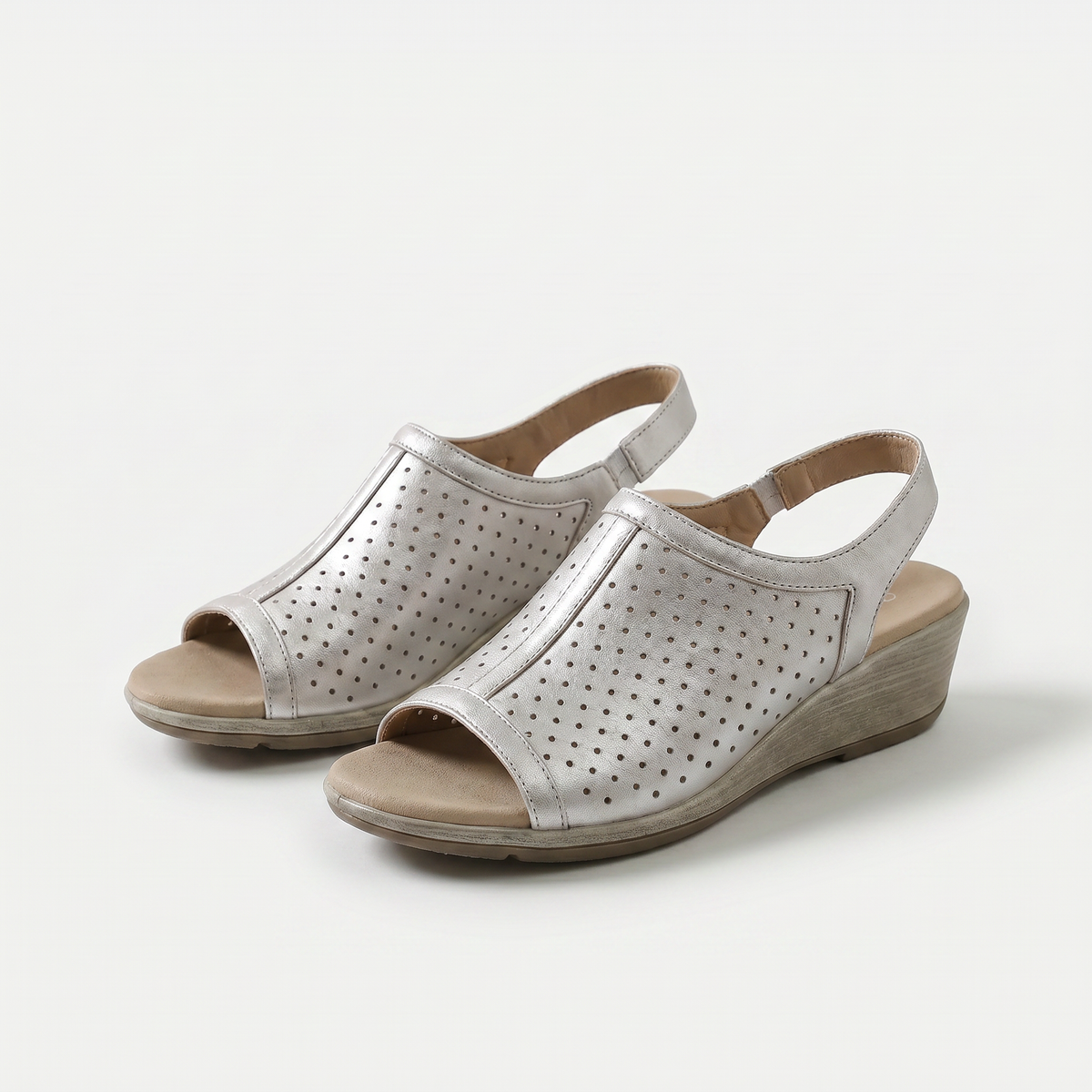 Hazel – Stille Raffinesse in zartem Grau - By Qivii