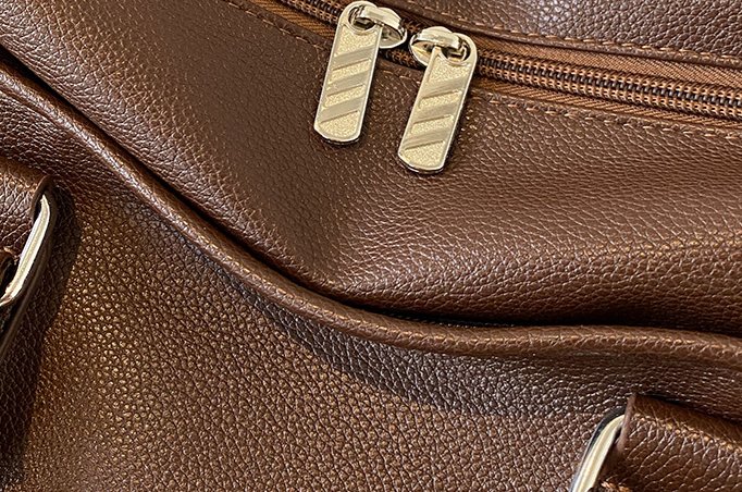 Large Capacity Fashionable Travel Bag - By Qivii