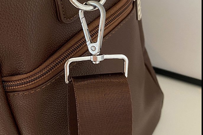 Large Capacity Fashionable Travel Bag - By Qivii