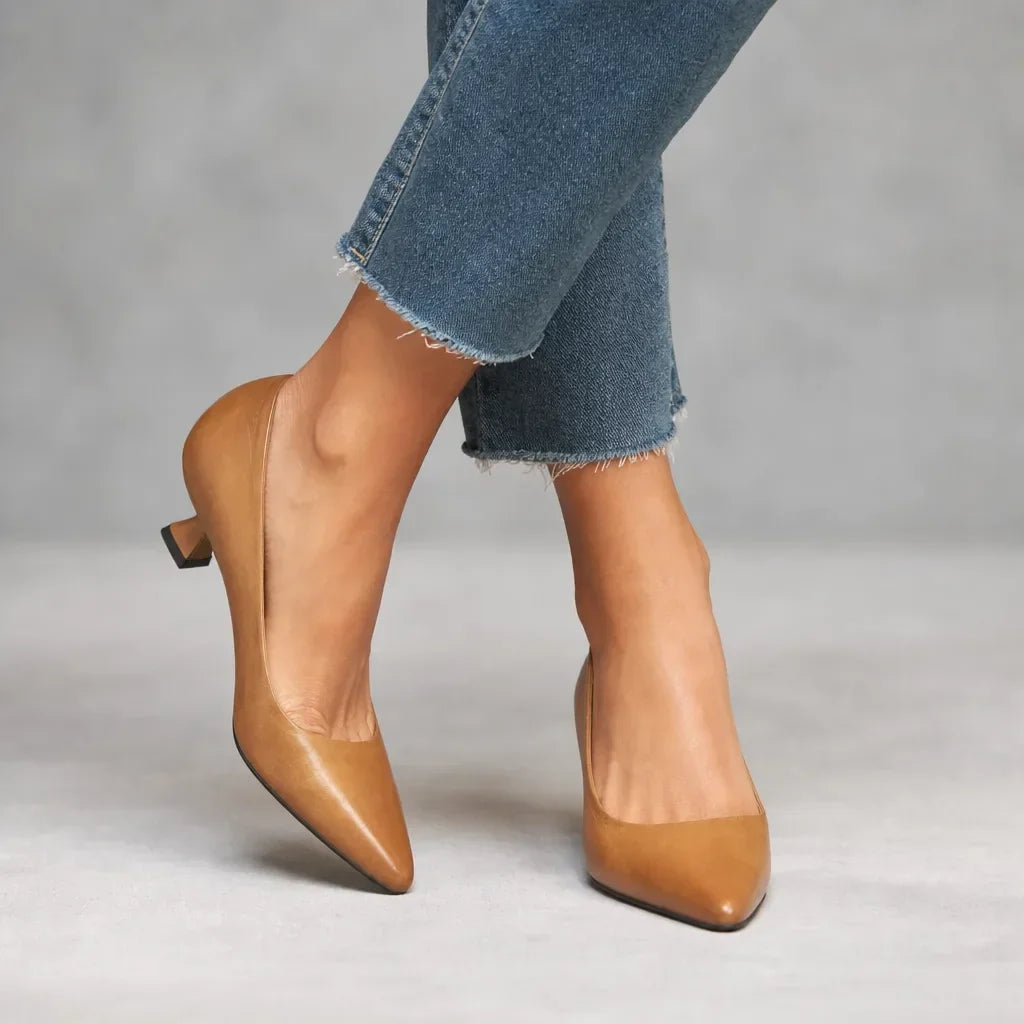 Leyla Pointed Pumps - By Qivii