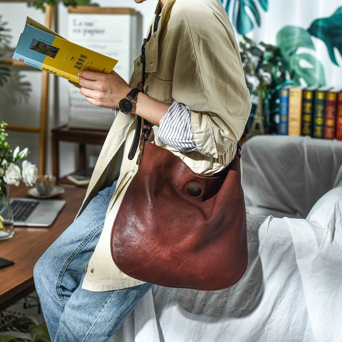Women's Luxury Retro Leather One Shoulder Messenger Bag - By Qivii