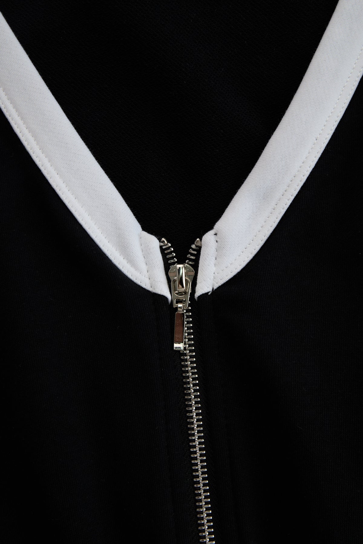 Casual Retro Sporty Black And White Color-blocked V-neck Half-zip Jumpsuit  - By Qivii