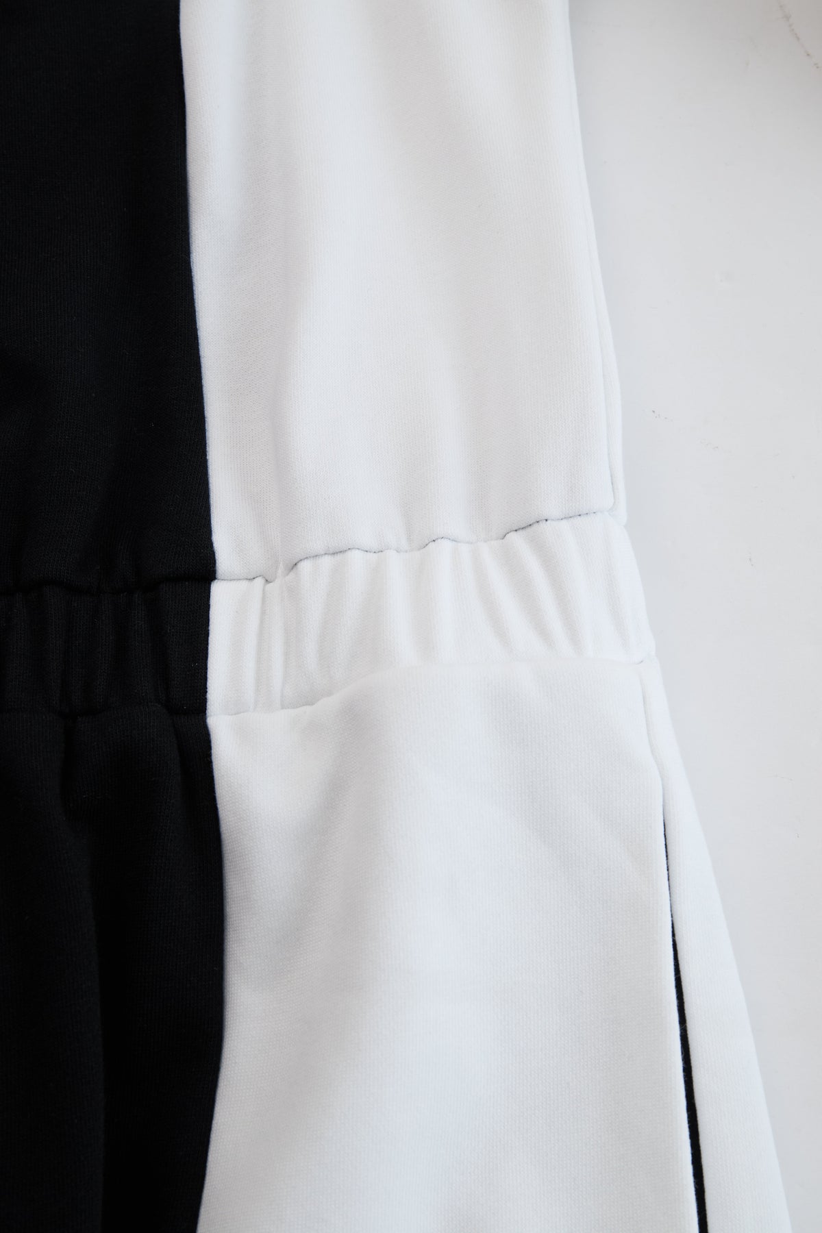 Casual Retro Sporty Black And White Color-blocked V-neck Half-zip Jumpsuit  - By Qivii