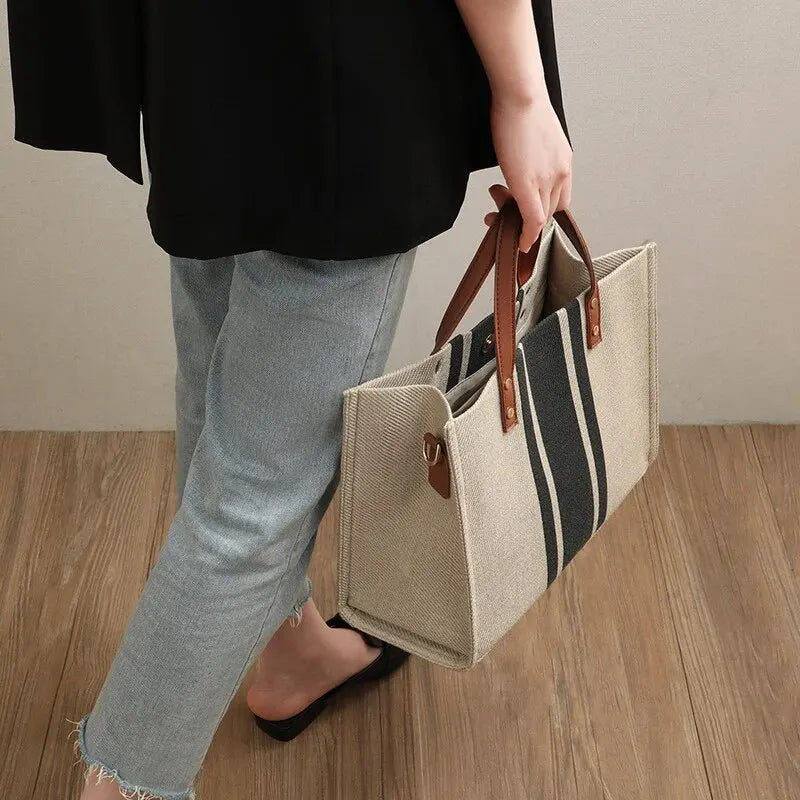 Nayah | Tote Bag  - By Qivii