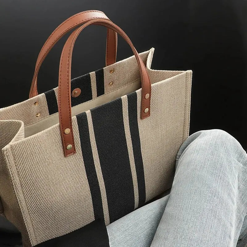 Nayah | Tote Bag  - By Qivii