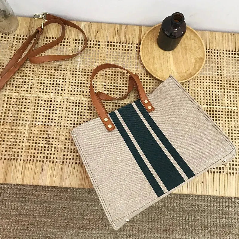 Nayah | Tote Bag  - By Qivii