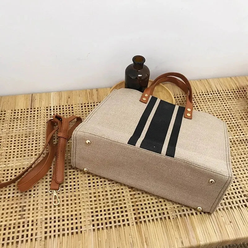 Nayah | Tote Bag  - By Qivii