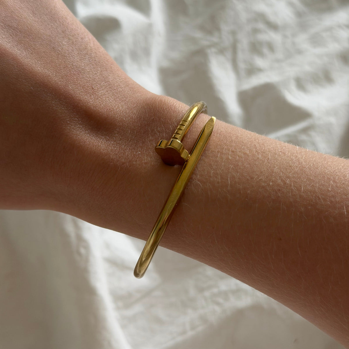 Hold Me Tight Bangle | By Qivii