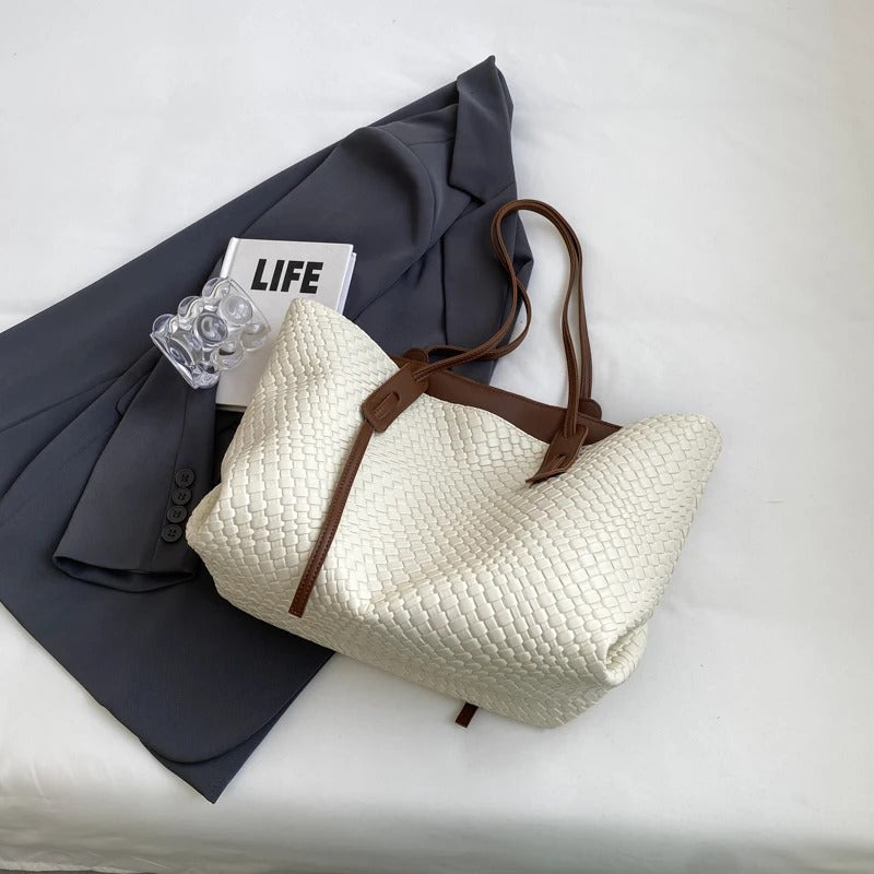 Lora | Tote Bag  - By Qivii