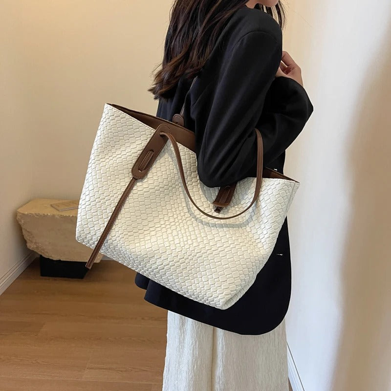 Lora | Tote Bag  - By Qivii