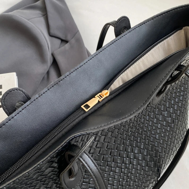 Lora | Tote Bag  - By Qivii