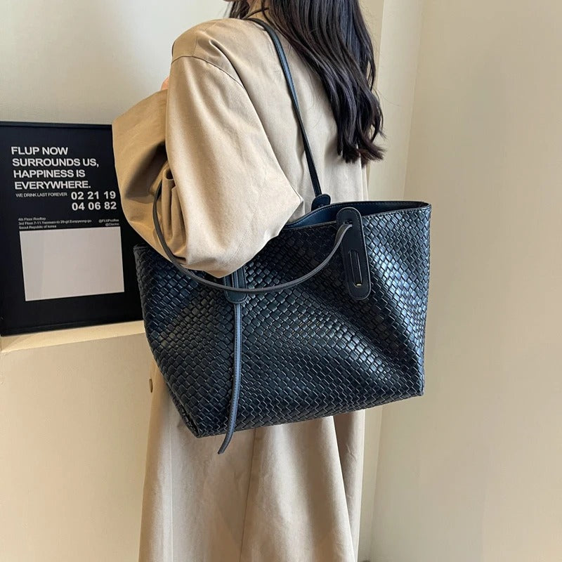 Lora | Tote Bag  - By Qivii