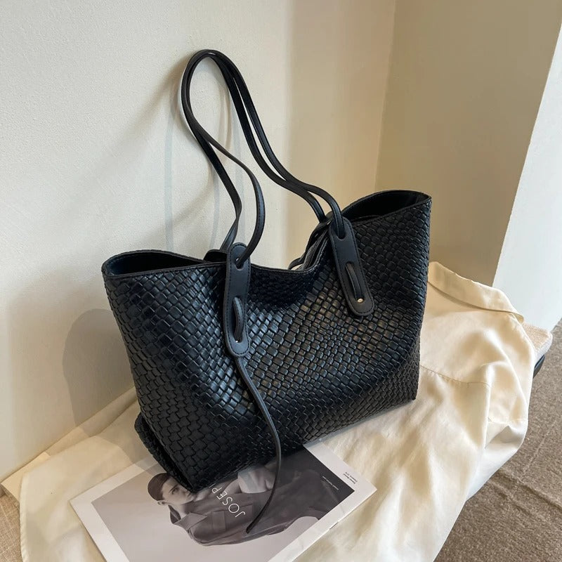 Lora | Tote Bag  - By Qivii