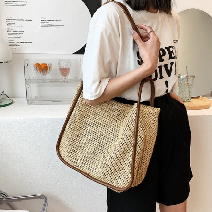 Banna | Tote Bag  - By Qivii