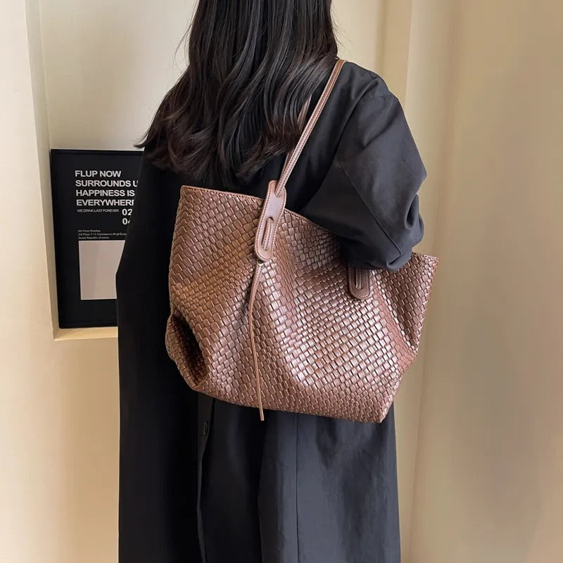 Lora | Tote Bag  - By Qivii