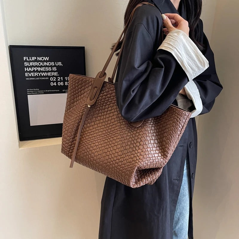 Lora | Tote Bag  - By Qivii