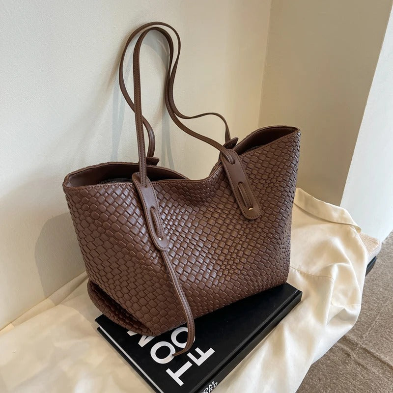 Lora | Tote Bag  - By Qivii