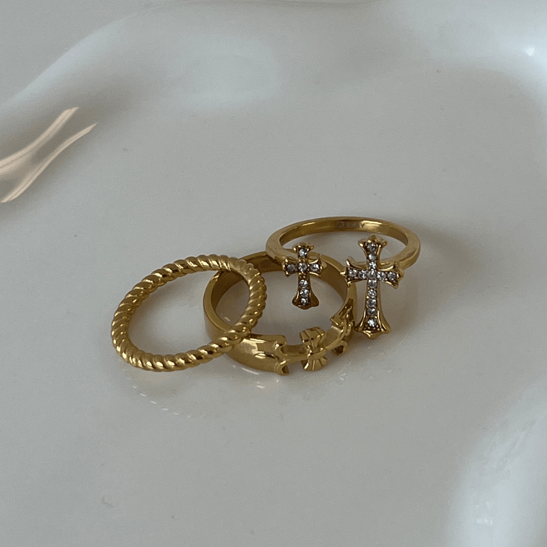 Cross My Heart Ring | By Qivii