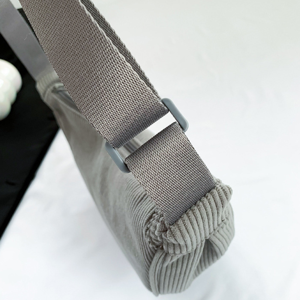 Fanna | Crossbody Belt Bag  - By Qivii