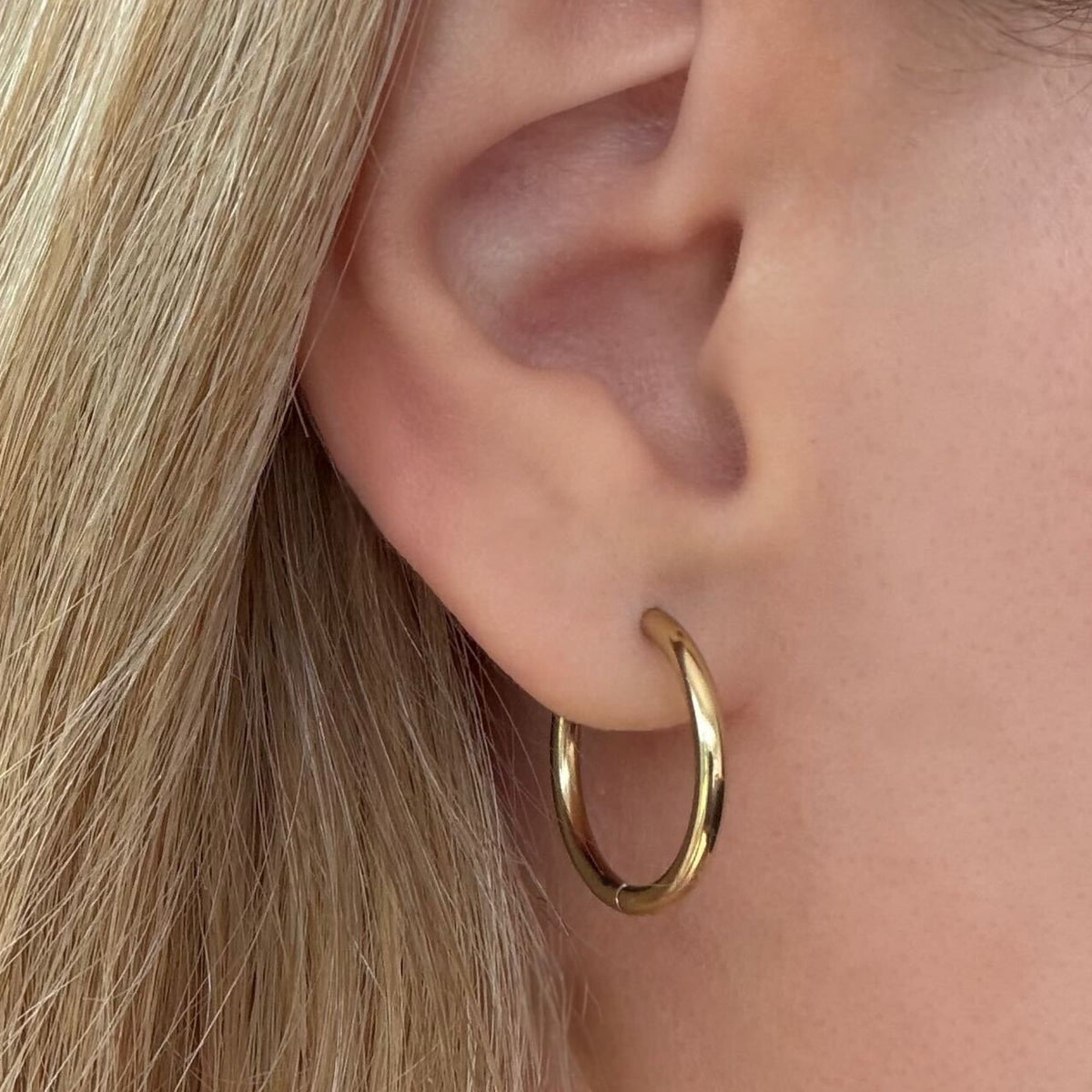 Cutie Thin Hoop Earrings | By Qivii