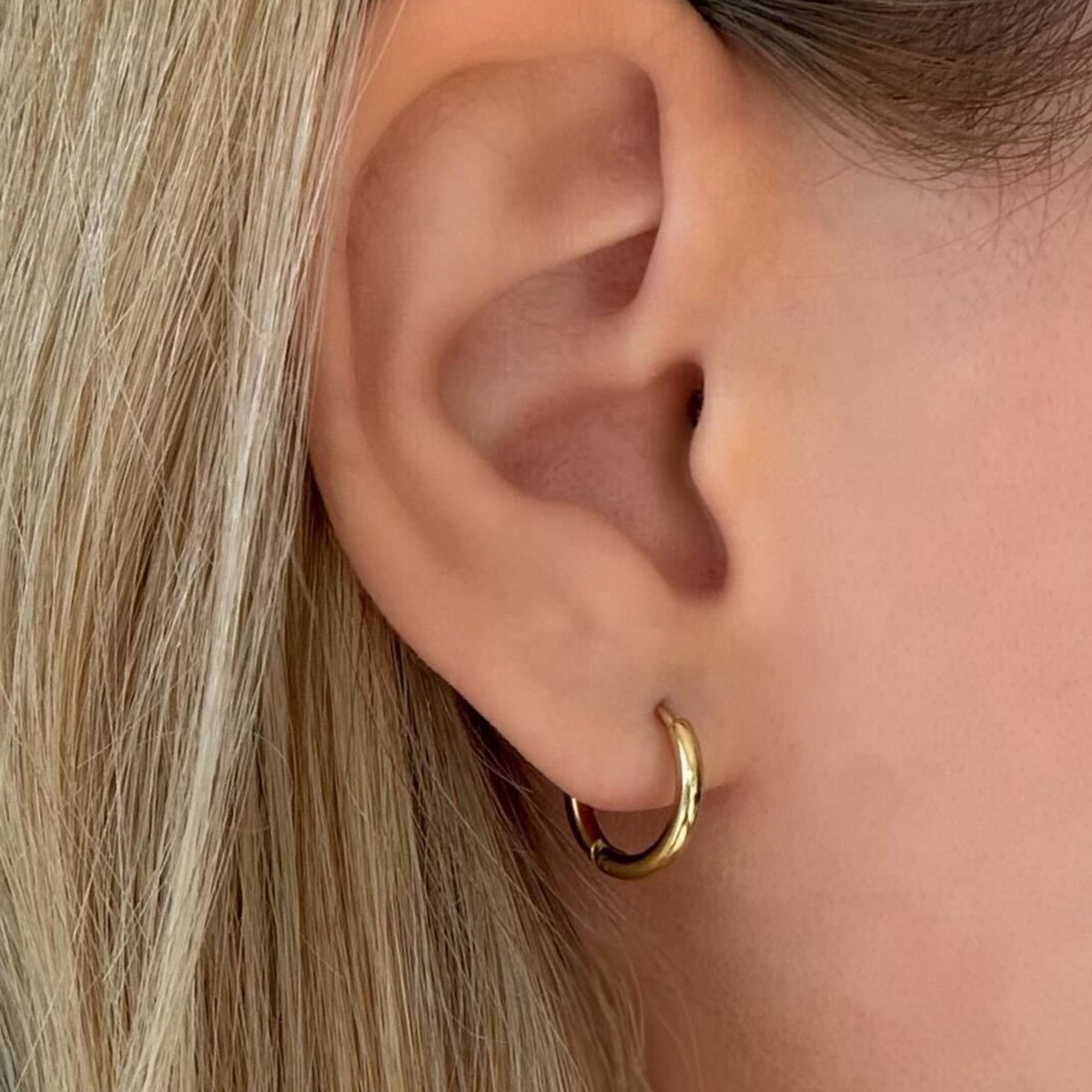 Cutie Thin Hoop Earrings | By Qivii
