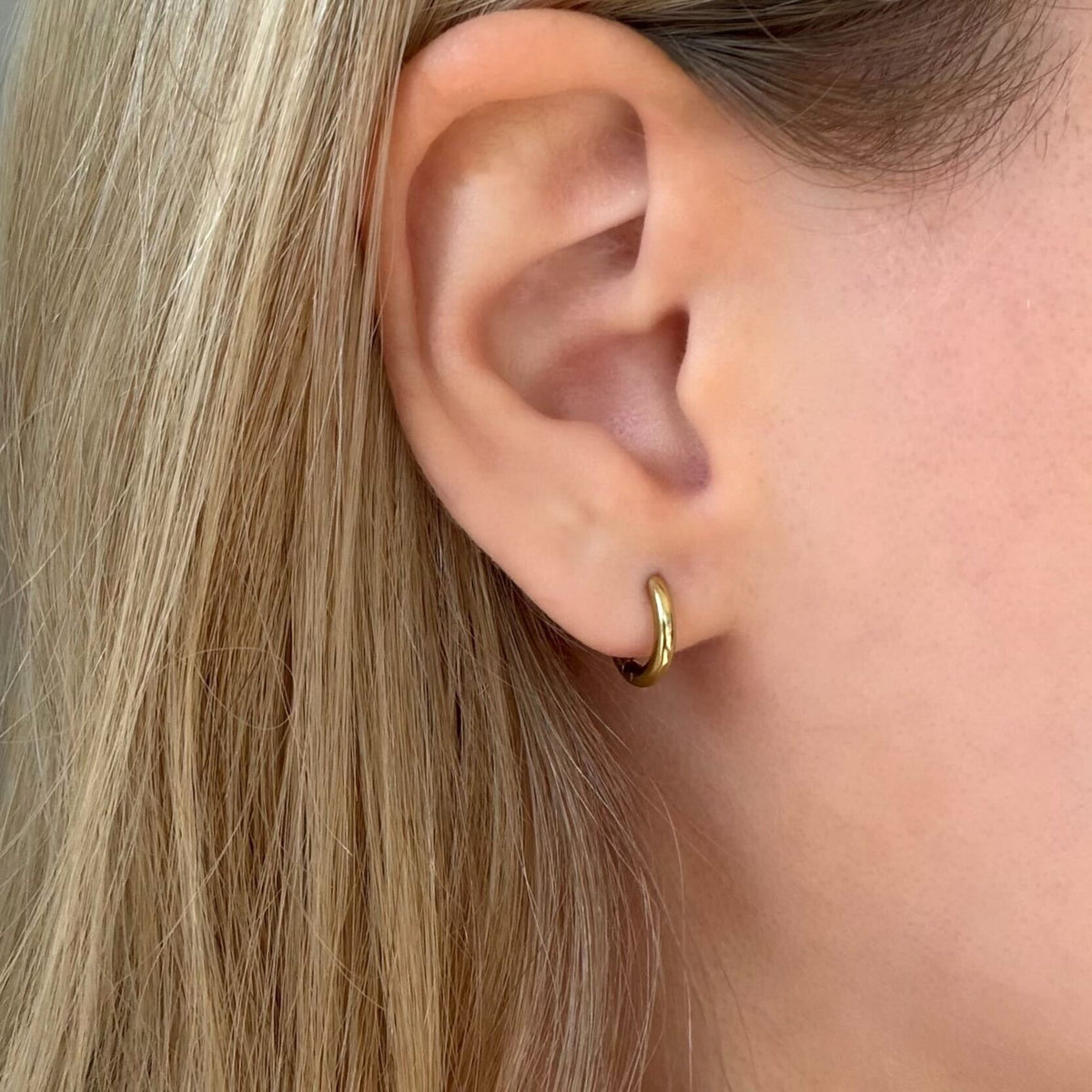 Cutie Thin Hoop Earrings | By Qivii