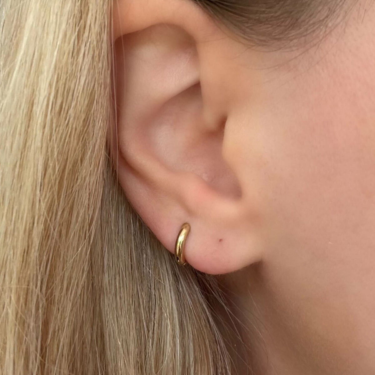 Cutie Thin Hoop Earrings | By Qivii